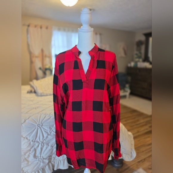 Tops - NWT Red and Black Plaid Long Sleeve Shirt
